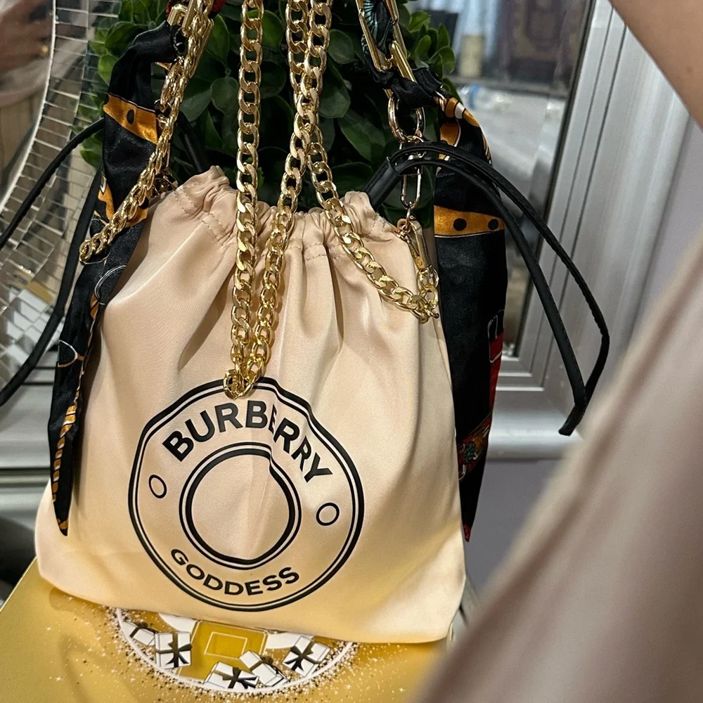 Burberry - Picture 10 of 12